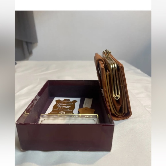 New Belle Brummel Clutch Wallet Style #88303 Genuine Leather With Design - Picture 6 of 10